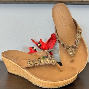 Skechers Beverlee Bizzy Babe Slip On Wedges,thongs Tan embellishment size 8 NWOT